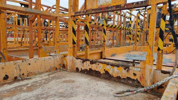 Heavy-Duty 5m High Degree Mobile Lifting Platform Vehicle for Construction Projects