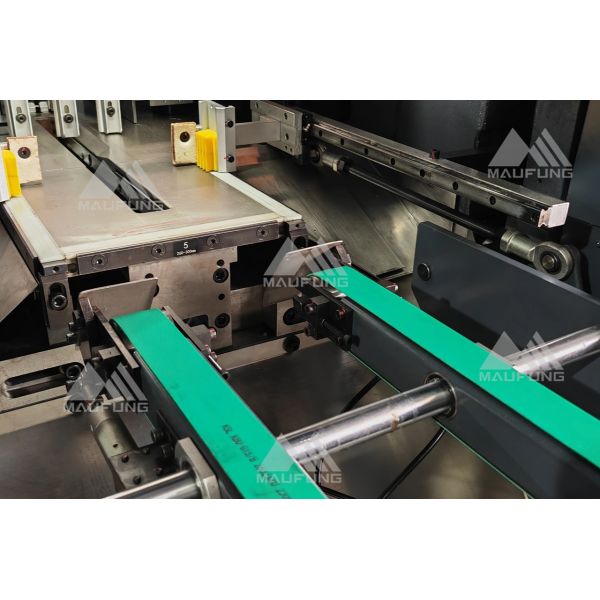 Automatic Three Knife Trimmer Machine Janpanese Keyance PLC Control System Scalable Docking ISM System