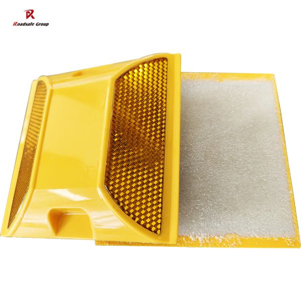 ROADSAFE Highway Durable ABS Plastic Roadside Reflector Cat Eye Reflective Road Stud