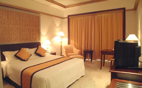 Economic Oak Finished Hotel Bedroom Furniture Sets King-Size / Double Size Bed