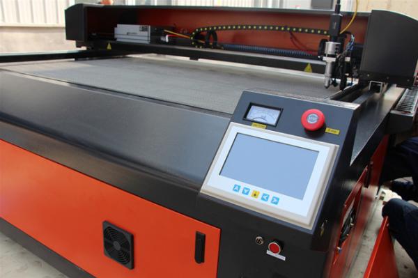 Laser do CO2 da fibra que grava a máquina de corte 20W 30W 50W 2 em 1 leito do laser