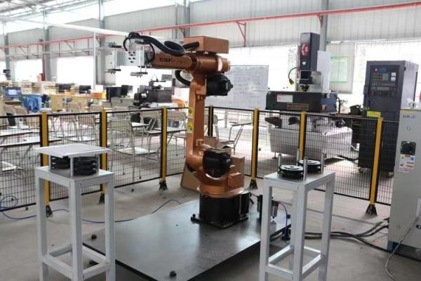GSK RH06 Welding Robot 6 Axis Industrial Robot Arm Welding Workshop