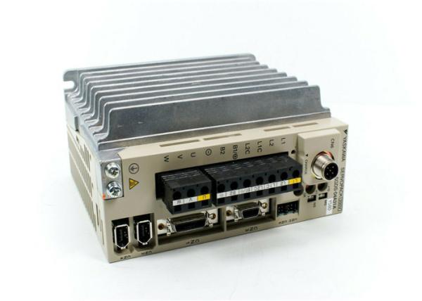 New Industrial  Yaskawa  Servo Drive Input 4.7A SGDS-04A31AY580 200-230V