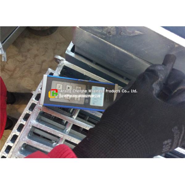 High Zine Coated Metal Sidewalk Grates , Outdoor Floor Grates Fence 0.1 - 6m Length
