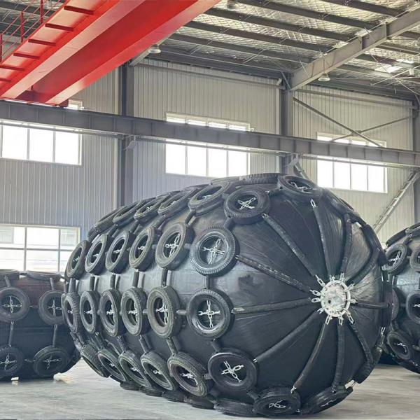 2.0m Pneumatic Rubber Fender Extreme Durability Low Maintenance Oil Resistant Surface