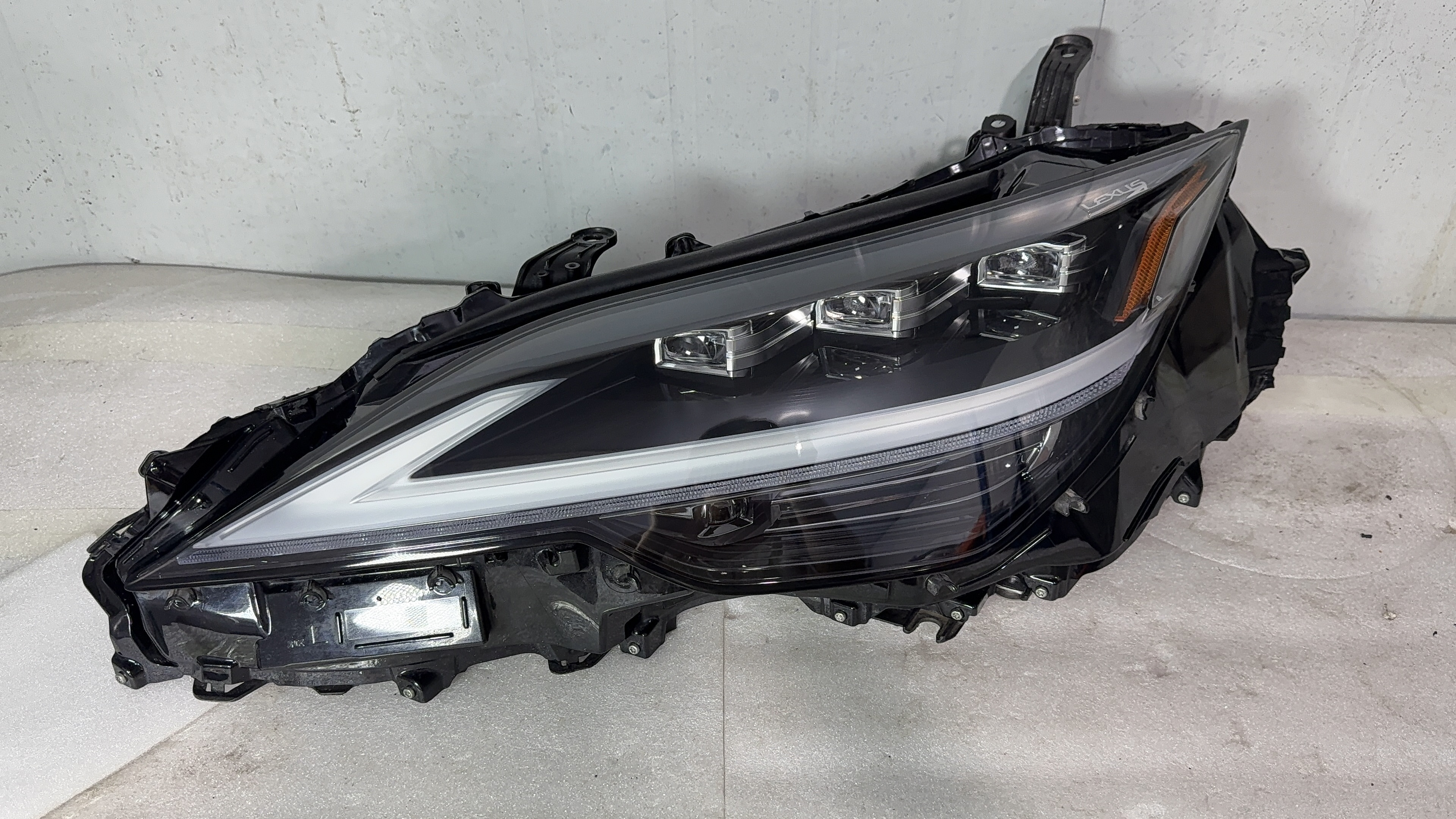 2021- 2023 LS Left Headlight Part Number: 81185 - 50D42
