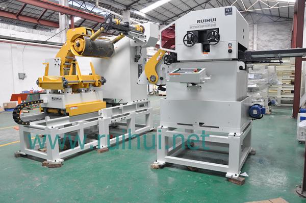 Automatic Nc Hydraulic Servo Sheet Metal Coil Feeder With 380V Voltage