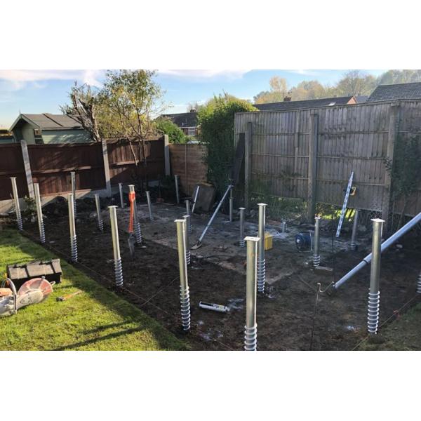 Ancrages hélicoïdaux professionnels pour pieux vissés pour propriétés commerciales