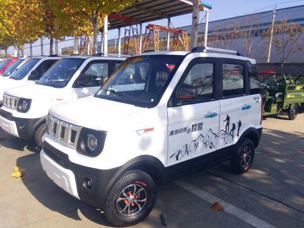 Cars Electric 4 Wheel ElectricVehicle With Air Conditioner Family Used Electric Mini Truck Rickshaw Electric Tricycle
