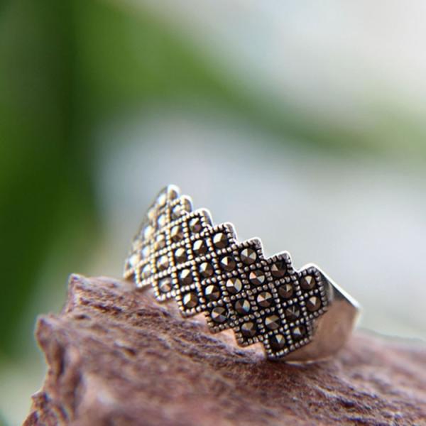 Thai Sterling Silver Band Ring with Marcasite Vintage Old Style Jewelry (R121401)