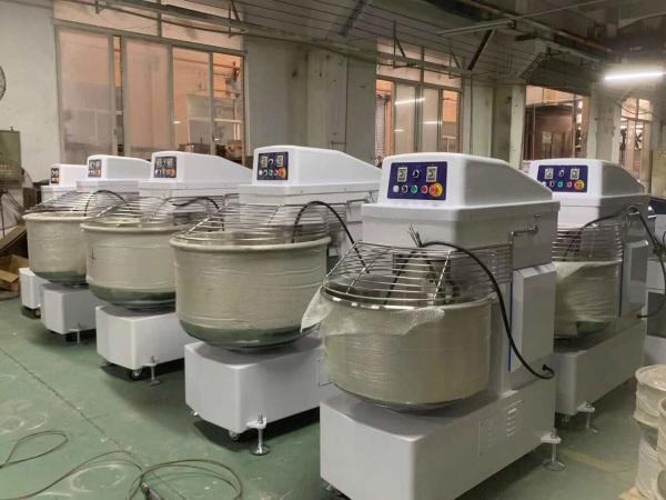 130L 6000w Kitchen Dough Mixing Machine With Double Pure Motor