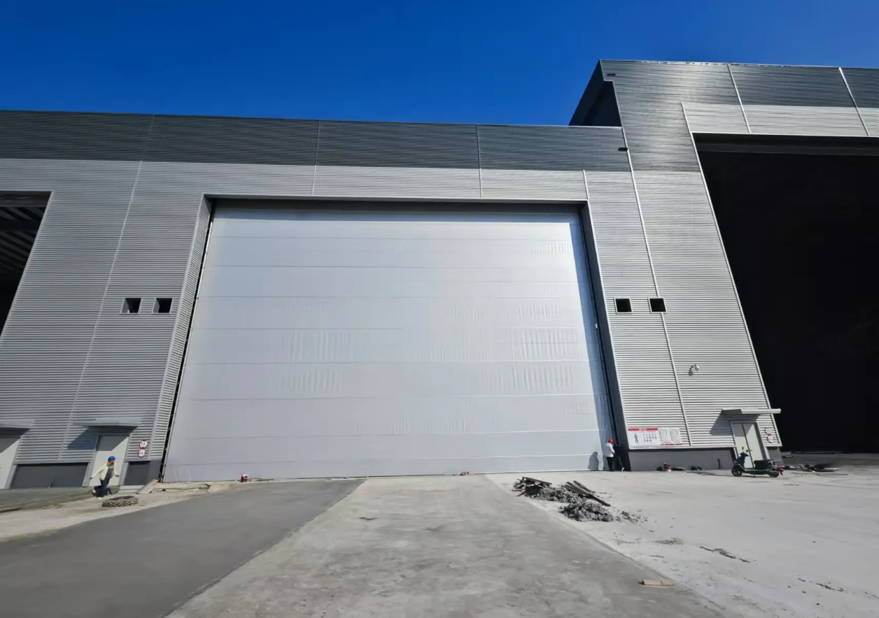 Corrosion-resistant Q355B large-span prefabricated steel structure aircraft hangar construction