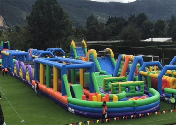 Divertimento inflável 5K do grande tamanho, combinação flexível do curso Bouncy do assalto do castelo