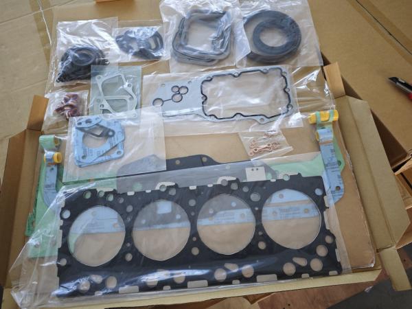 Overhaul gasket kit Komatsu 4D104 Cylinder Head Gasket Set