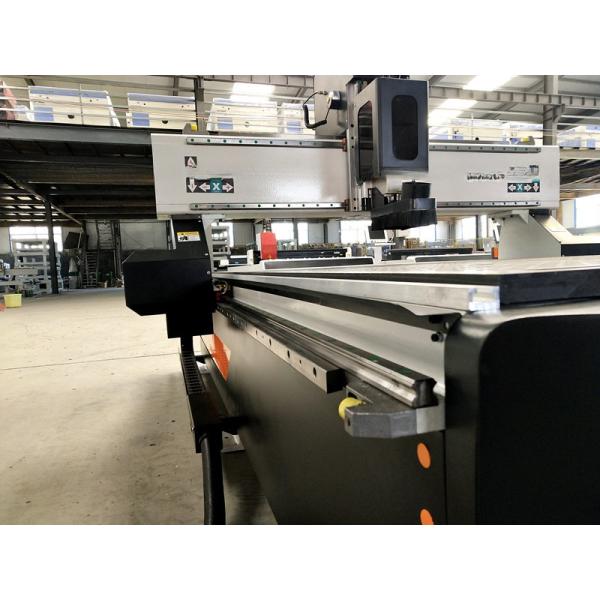 1325 Máquina de encaminamiento de madera CNC con sistema de control DSP para grabado de madera sólida en MDF