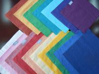 Brillamment tissu jetable de serviettes de Tableau de la couleur 15g-19g avec la personnalité