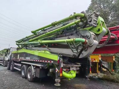 Pompes à béton utilisées Zoomlion 63m Max de portée verticale pour un placement rapide et précis du béton