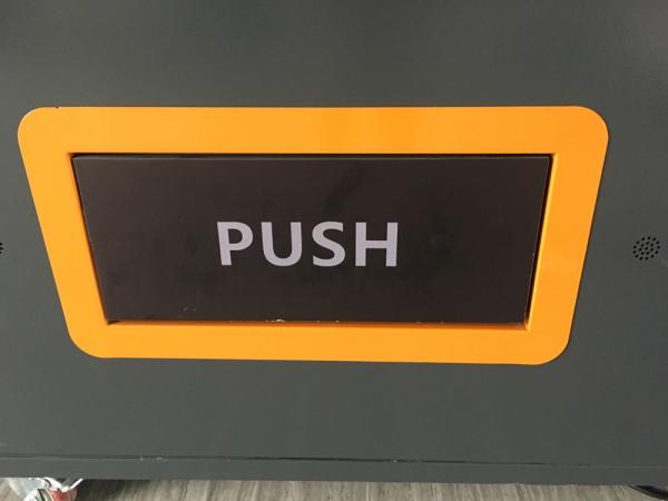 55 Inch Touch Screen Advertising  Vending Machine And Card Readers