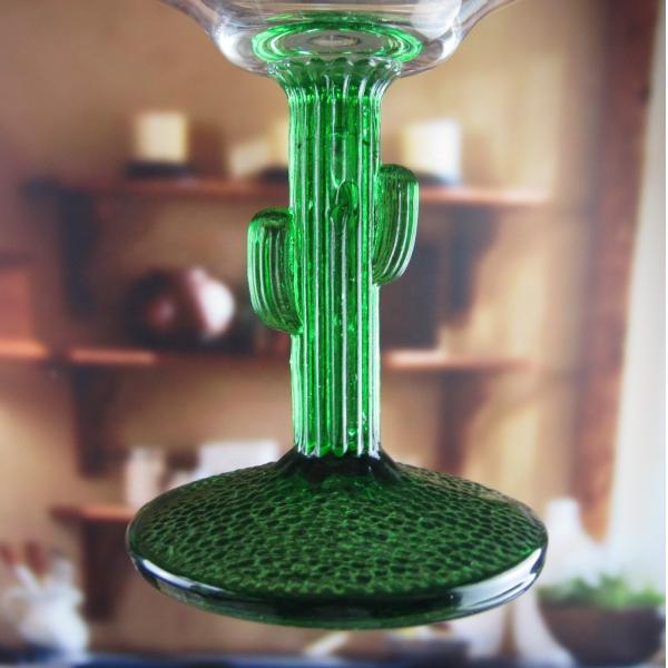 Завод Stemed кактуса Ins вокруг винтажных стекел Мартини