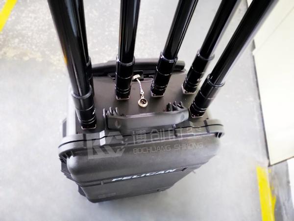 Pull rod box UAV driving equipment 433MHz / 915MHz / 1.2g/2.4g/5.8g multi band UAV jammer 500-1500m drives away UAV