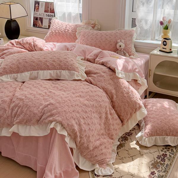 2023 Hot Lace Rose Rabbit Plush Four-Piece Set Comforter Set with Solid Pattern Type