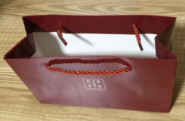 O brilho laminou o saco de papel durável 120gsm do OEM dos sacos de compras do papel de embalagem