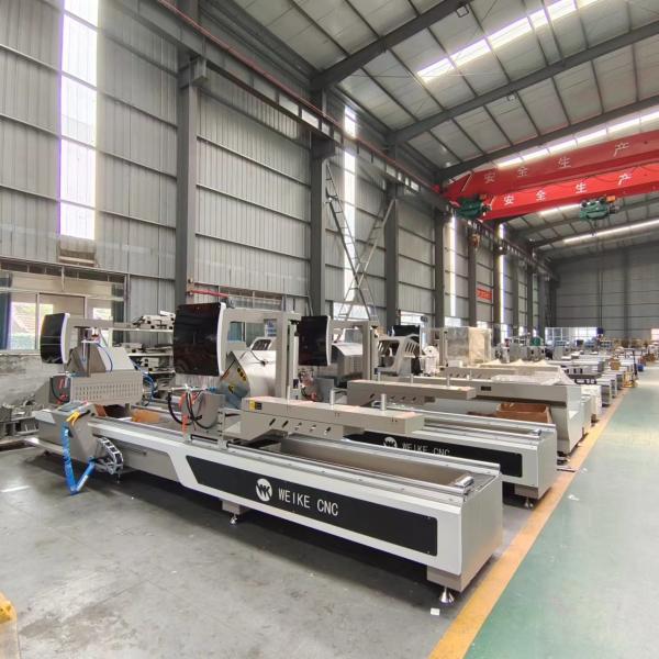 El inglete principal doble de 45 grados vio la cortadora de la ventana de aluminio