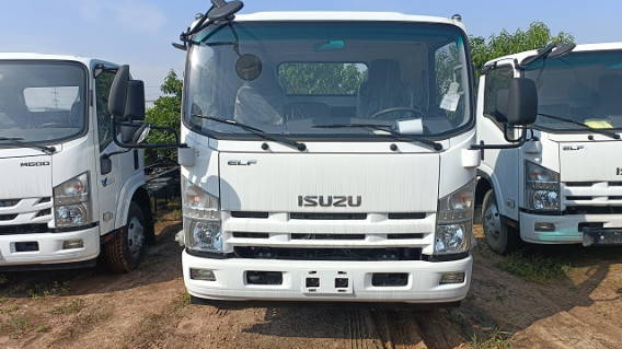 Camion de marchandises en rangée unique Isuzu 10 tonnes 4×2 Camion de camions 5,5 mètres de long Box Euro 4 Cabine plate