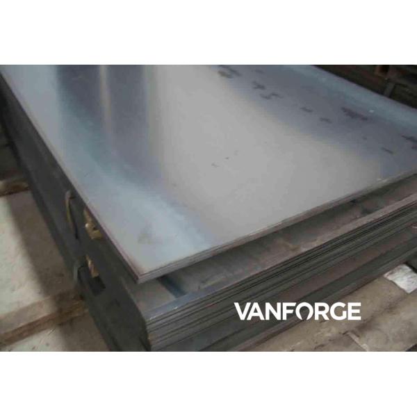 300HBW High Mechanical Quenched And Tempered Steel Plate Smooth Surface