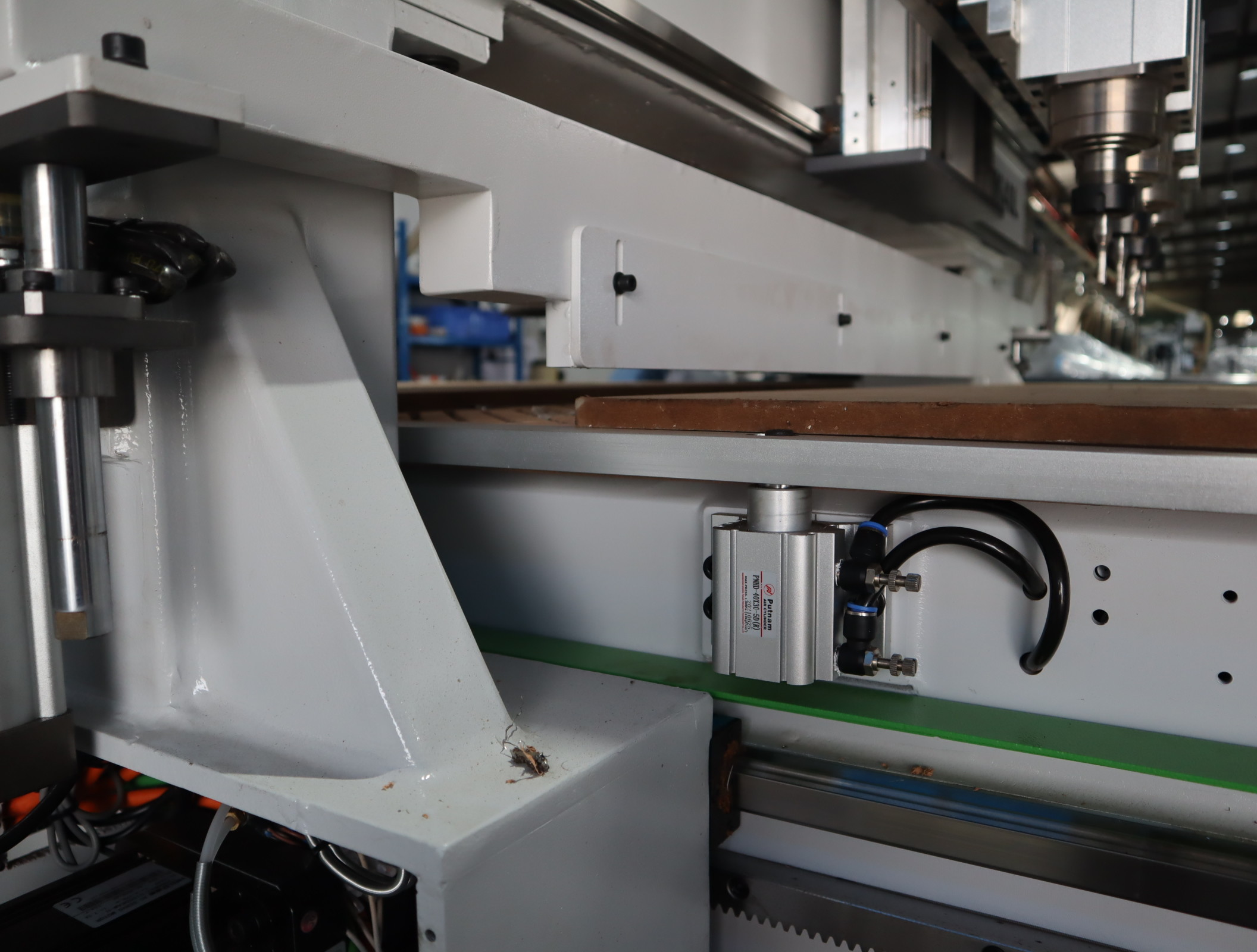 Маршрутизатор панели CNC 2 шпинделей для плакирования 18KW шкафа модульного ACM