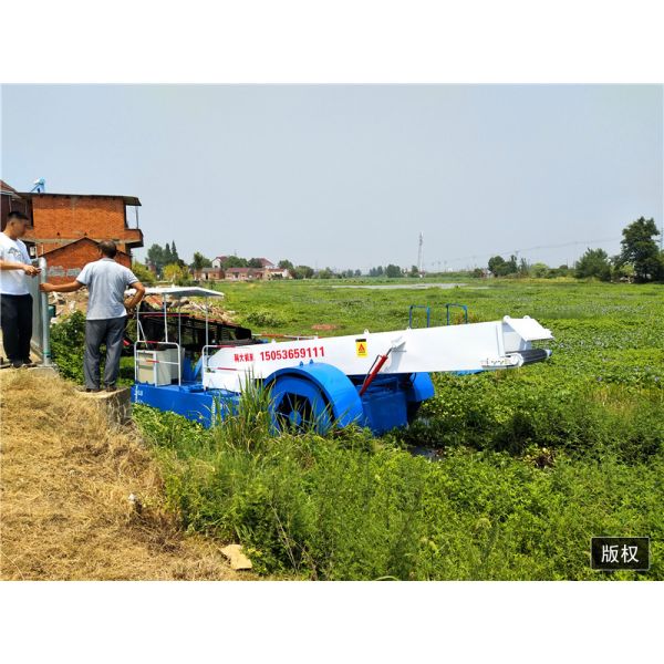 Aquatic Weed Harvester with 10 KG Capacity 1 m Dredging Depth and 50 cm Draught for Efficient Water Plant Removal
