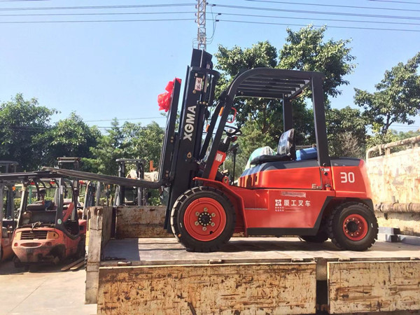 Hydraulic Transmission Diesel Operated Forklift 3000kg Rated Capacity