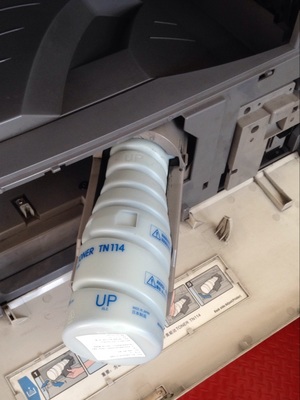 Тонер TN114 всеобщий Konica Minolta для тонеров копировальной машины фото Minolta Bizhub