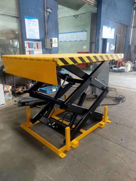 Hydraulic Scissor Lift 3500KG Loading Dock Lift With Manual Or Electric Lip