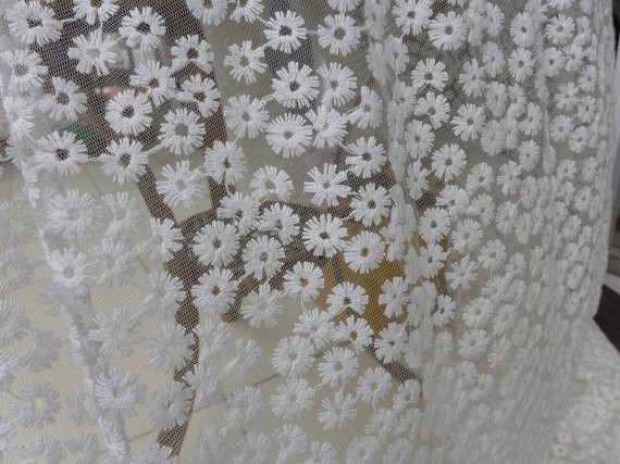 Ткань сетки нейлона цветка маргаритки небольшая двором, с белой ткани шнурка для платьев