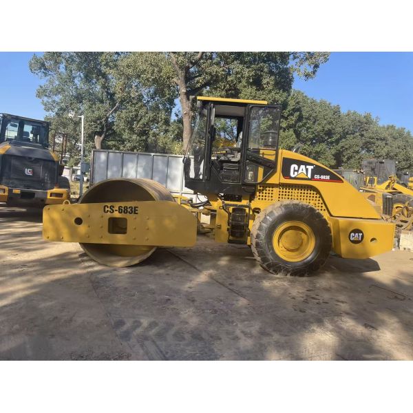 Original Japan Used Caterpillar CS-683E Single Drum Road Roller In Excellent Condition