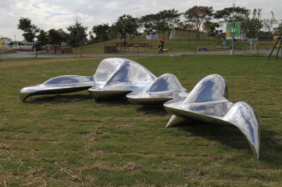 Sumário exterior da escultura do grande metal de superfície do espelho um comprimento de 6,6 medidores