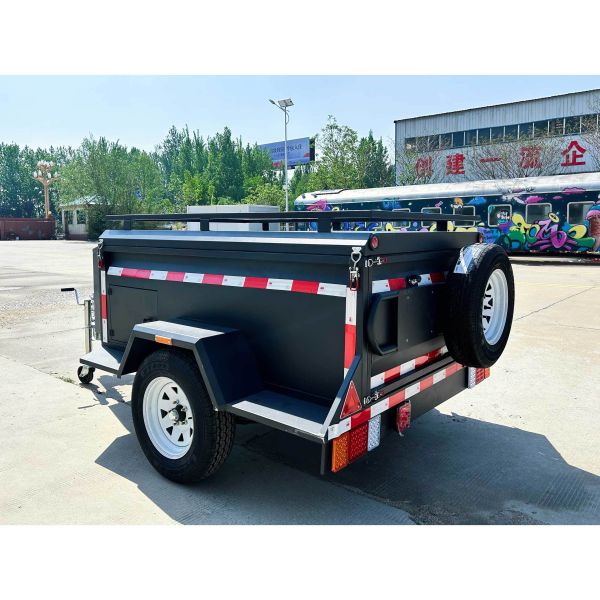 Remorque de camping à essieu simple noire pour le camping en plein air