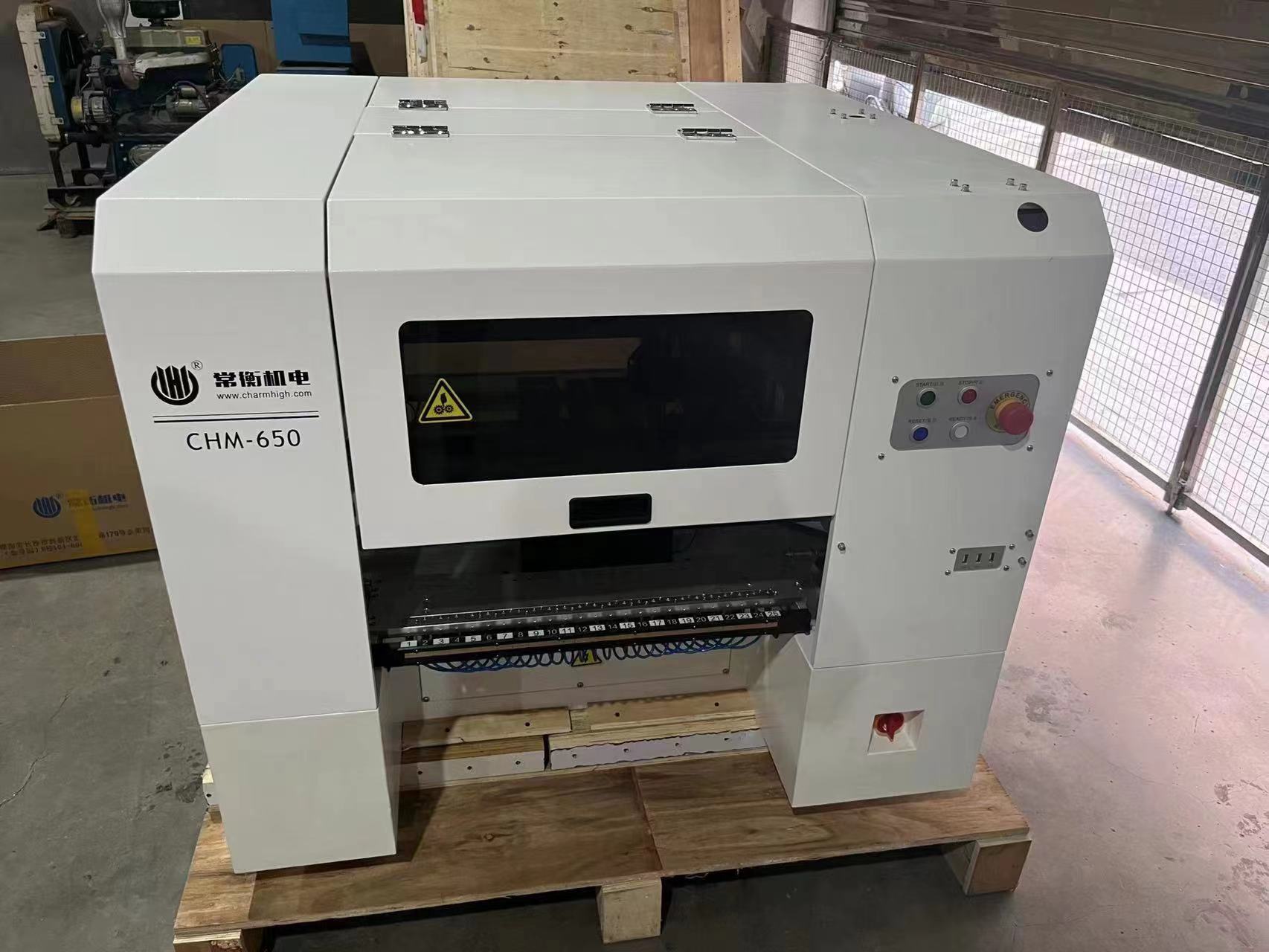 Настольная SMT машина для установки компонентов Genius 4 Heads CHM-650 с 50 питателями