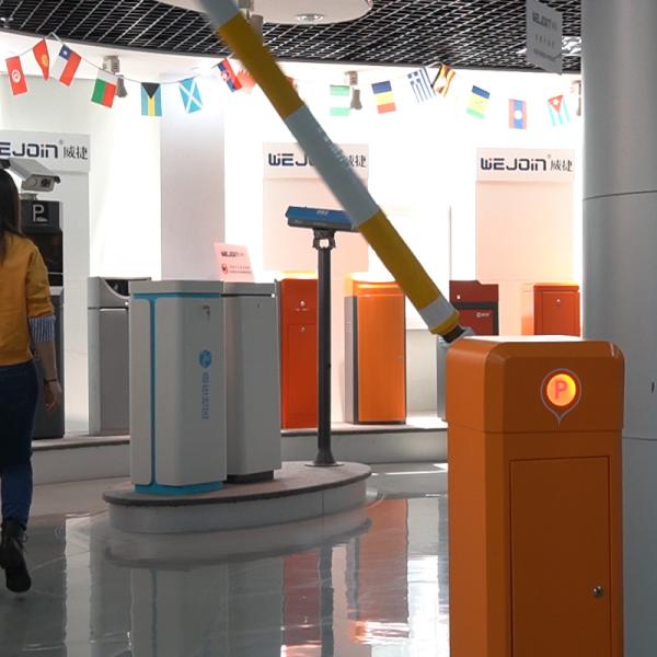 Gabinete de acero plateado cinc automático electrónico de la puerta 2m m de la barrera del auge garantía de 1 año