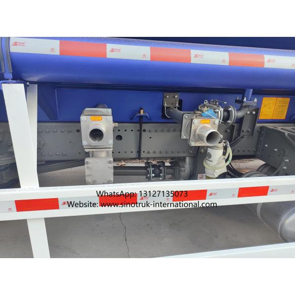 SINOTRUK HOWO 4x2 300HP Blue Chassis With 10m³ Water Tank Body