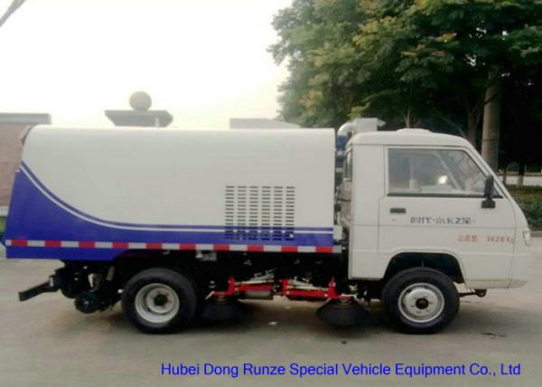 Foton Mini Road Sweeper Truck , Mechanical Street Sweeper With 4 Brushes 2 Cbm Trash
