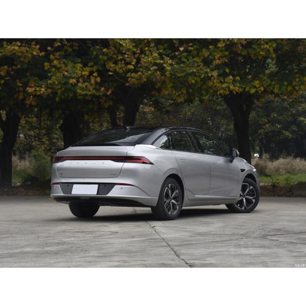 Top Speed of 170km 2023 Xpeng P5 500 Energy Vehicle with 4-Door 5-Seat Body Structure
