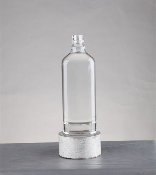 Industrial Beverage 250ml 500ml 750ml Flat Whisky Bottle Glass with Screw Cap
