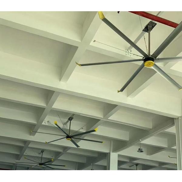 Sistema de brisa natural com grande ventilador de teto HVLS industrial