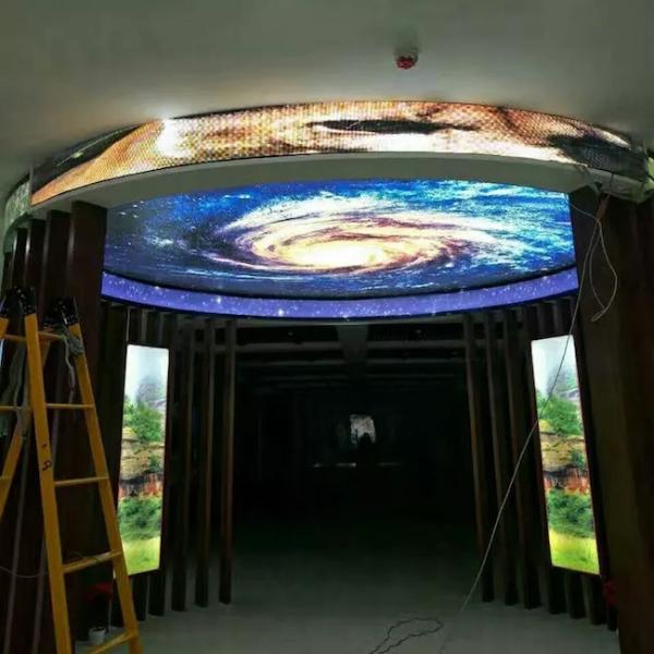 Цилиндрический P4 коммерческий гибкий светодиодный экран