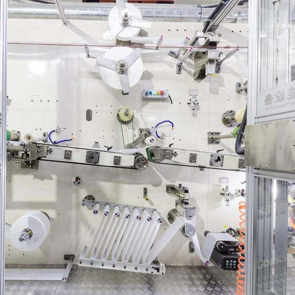 Travail stable machine à faire des serviettes sanitaires 1200 pièces/min Système personnalisable