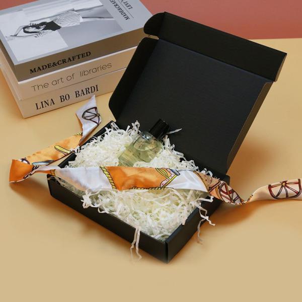 Маленькая художественная бумага Волнообразная подарочная коробка Детская одежда Упаковка Картонная коробка Почта