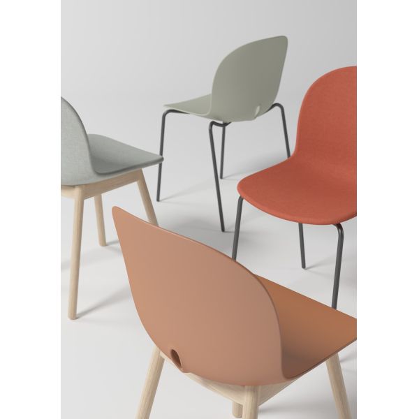 Stackable Armless PP Chair For Restaurant - Powder Coated Metal Legs