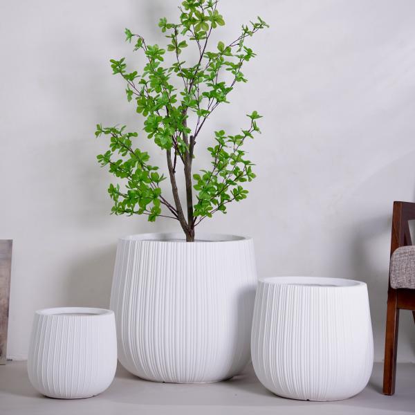 Grand pot de fleurs moderne et vitré avec un design Atlantique luxueux pour la décoration intérieure dans la salle à manger et le salon, pour un usage quotidien